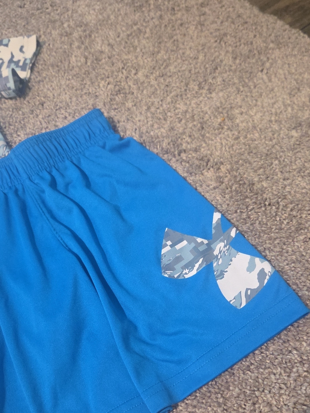 Under Armour Boys' Blue Camo Set Size 5 - Picture 3 of 3